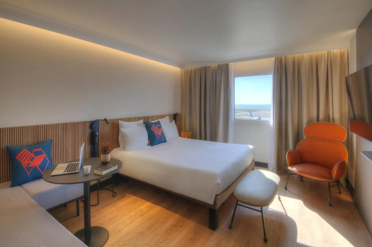 Novotel Nice Arenas Aeroport 4*,